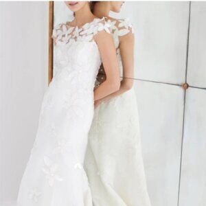Carolina Herrera Original "Gretchen" Fall 2018 Bridal Gown. US sz 2-4.